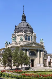 Széchenyi Thermal Bath, central structure with main entrace