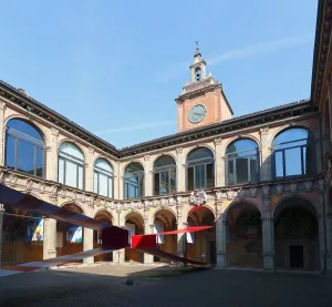 Archiginnasio Palace, inner courtyard