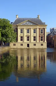 Mauritshuis, reflecting on Hofvijver