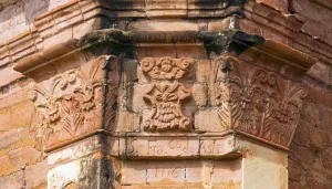 Jesuit Mission of Jesús de Tavarangue, church, pilaster with ornaments