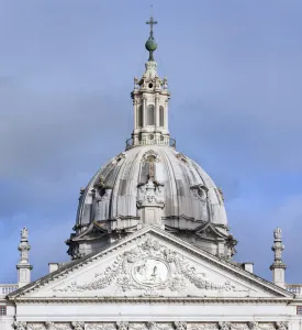 Royal Building of Mafra, Basilica, pediment and cupola