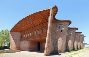 Church of Atlántida, front facade and undulating side walls