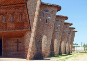 Church of Atlántida, western undulating side wall