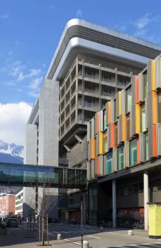 University Hospital Innsbruck, Gynecological and Head Clinic, south elevation