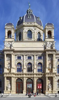Natural History Museum, avant-corps