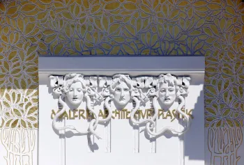 Secession Building, gorgons above the main door