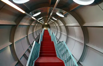 Atomium, connection tube with stairs
