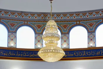 Omar Ibn Al-Khatab Mosque, candelabra