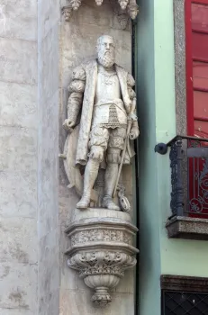 Royal Portuguese Cabinet of Reading, facade, statue of Vasco da Gama