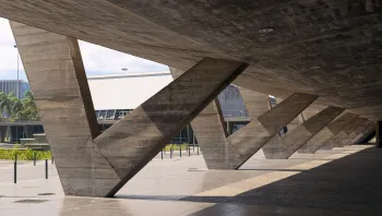 Museum of Modern Art of Rio de Janeiro, bases of the V-shaped pillars