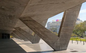 Museum of Modern Art of Rio de Janeiro, bases of the V-shaped pillars