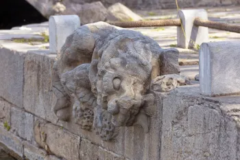 Wanning Bridge, southern dragon sculpture