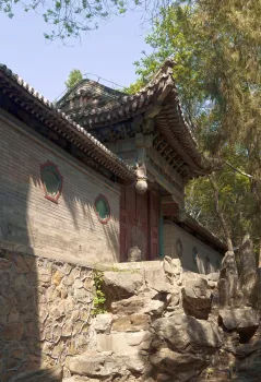 New Summer Palace, entrance to the courtyard of Cloud Pine Nest