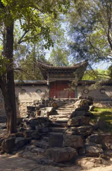 New Summer Palace, stairs to the entrance to Cloud Pine Nest