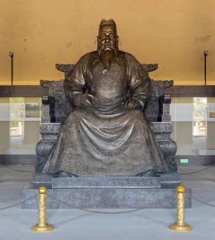 Ming Changling Mausoleum, Hall of Blessing and Grace (Ling'en Hall), statue of Yongle Emperor Zhu Di