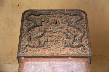 Ming Dingling Mausoleum, Soul Tower, top of the stele
