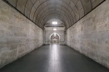 Ming Dingling Mausoleum, Underground Palace, outer hall