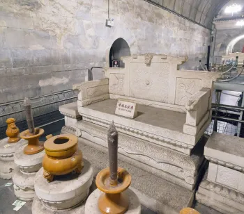Ming Dingling Mausoleum, Underground Palace, stone throne of empress Xiaojing