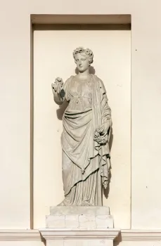 Temple of the Three Graces, statue of the colonnade