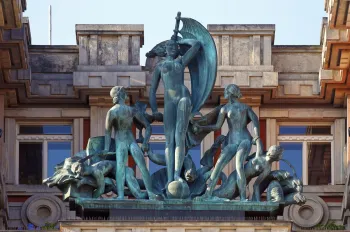 Adria Palace, sculpture group