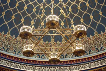Spanish Synagogue, candelabra
