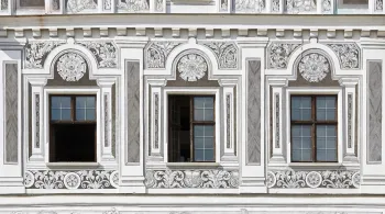 Michal House, Zacharias of Hradec Square № 61, facade detail with windows