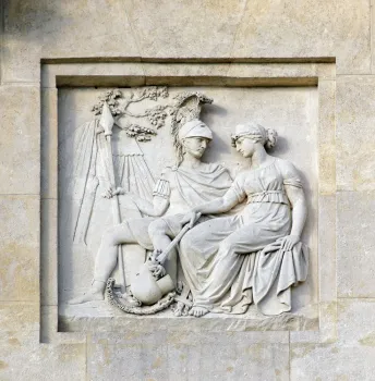 Rajsna Colonnade, relief