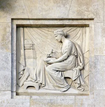 Rajsna Colonnade, relief