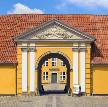 Roskilde Royal Mansion, gate