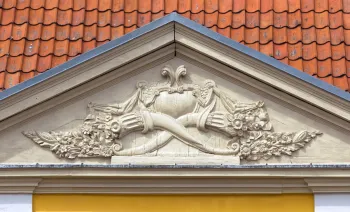 Roskilde Royal Mansion, pediment of the gate