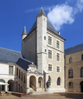 Palace of the Dukes of Burgundy, Tower of Bar
