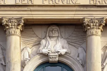 Lower Saxon State Museum Hanover, relief of the avant-corps