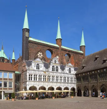 Lübeck City Hall, arcade porch building in front of the southern shield wall