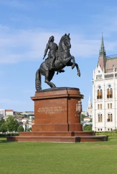 Equestrian Statue of Ferenc II Rakoczi, northeast elevation