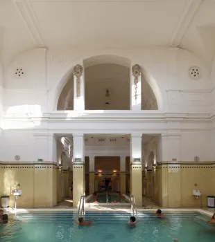 Széchenyi Thermal Bath, interior
