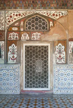 Itimad-ud-Daulah Tomb, mausoleum, jali of the interior