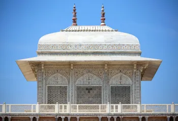 Itimad-ud-Daulah Tomb, mausoleum, pavilion of the roof