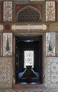 Itimad-ud-Daulah Tomb, mausoleum, view through a door onto a cenotaph