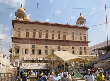 Gurdwara Sis Ganj Sahib, west elevation