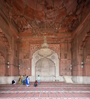 Jama Masjid of Delhi, Prayer Hall, central hall with qibla wall and mihrab