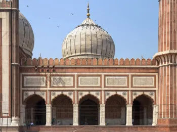 Jama Masjid of Delhi, Prayer Hall, detail of the northern wing and dome