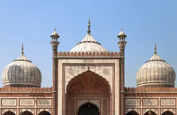 Jama Masjid of Delhi, Prayer Hall, facade detail with the three domes