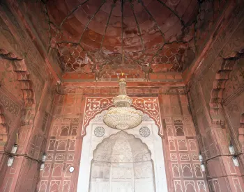 Jama Masjid of Delhi, Prayer Hall, central hall with candelabra, qibla wall and mihrab