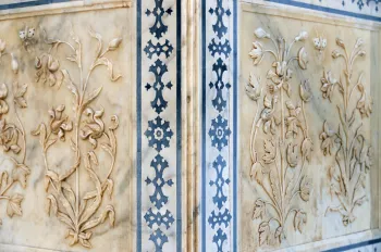 Amber Fort, Jai Mandir, flower relief and marble inlay work of a column