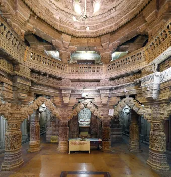 Chandraprabhu Jain Temple, mandapa