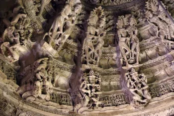 Chandraprabhu Jain Temple, mandapa cupola detail