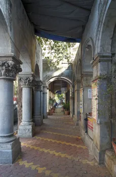 Arcades on Chhatrapati Shivaji Maharaj Marg
