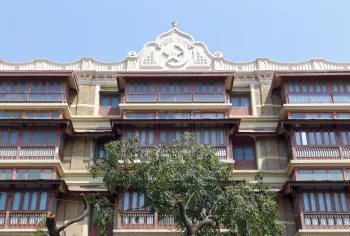 Badri Mahal, facade detail with oriels