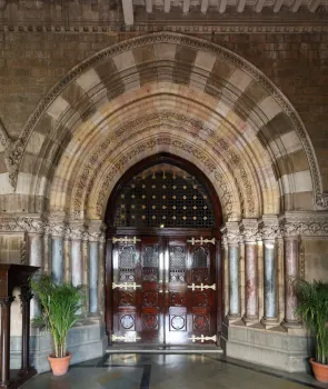 Chhatrapati Shivaji Terminus (Victoria Terminus), door with archivolts