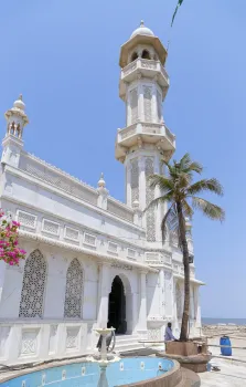 Haji Ali Dargah, minaret
